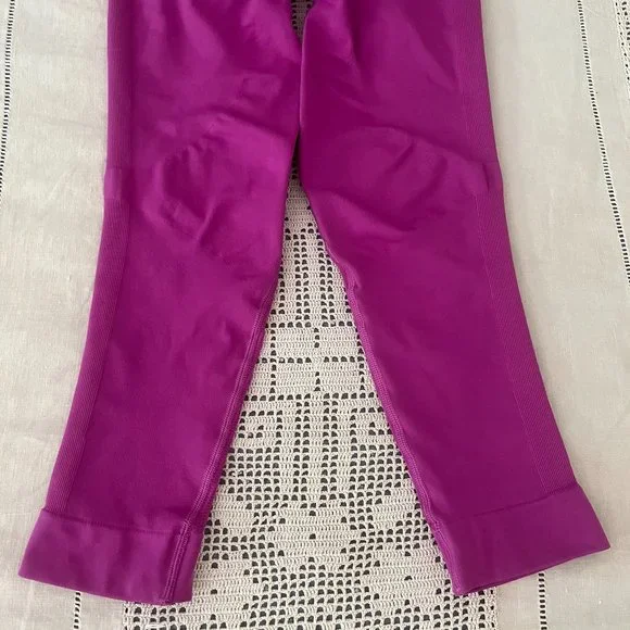 Lululemon Zone In Crop Ultra Violet size 6 rare